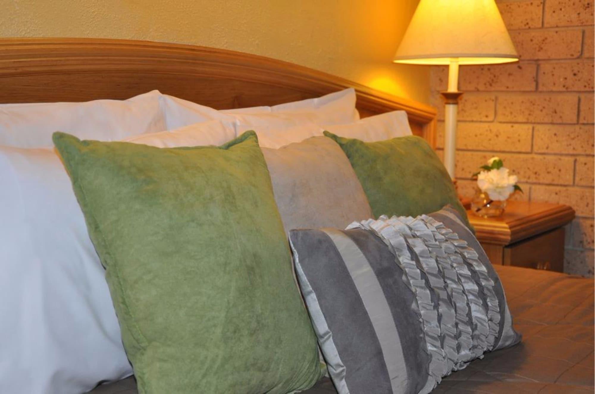 High Country Motor Inn Брайт Екстериор снимка