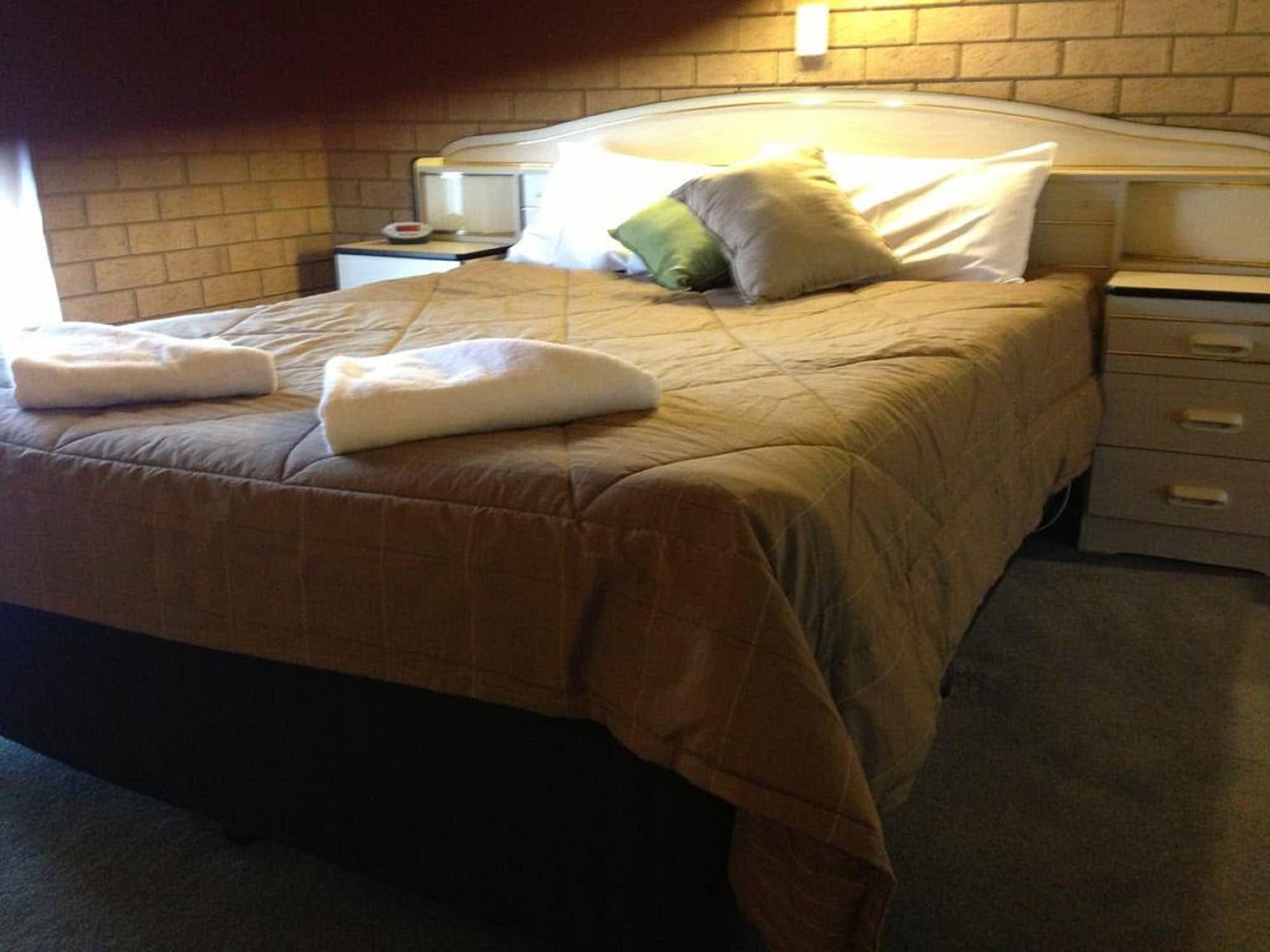 High Country Motor Inn Брайт Екстериор снимка