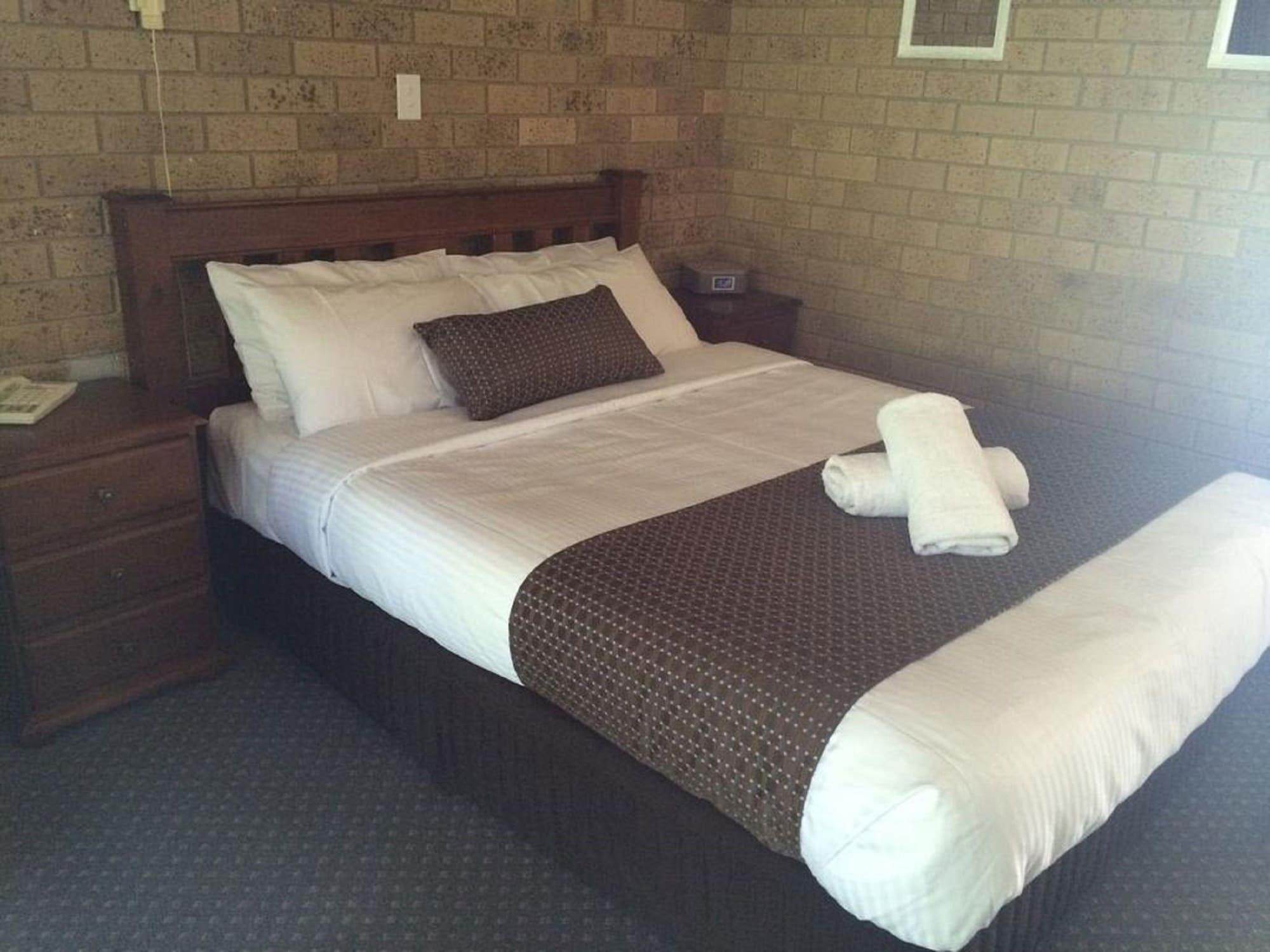 High Country Motor Inn Брайт Екстериор снимка