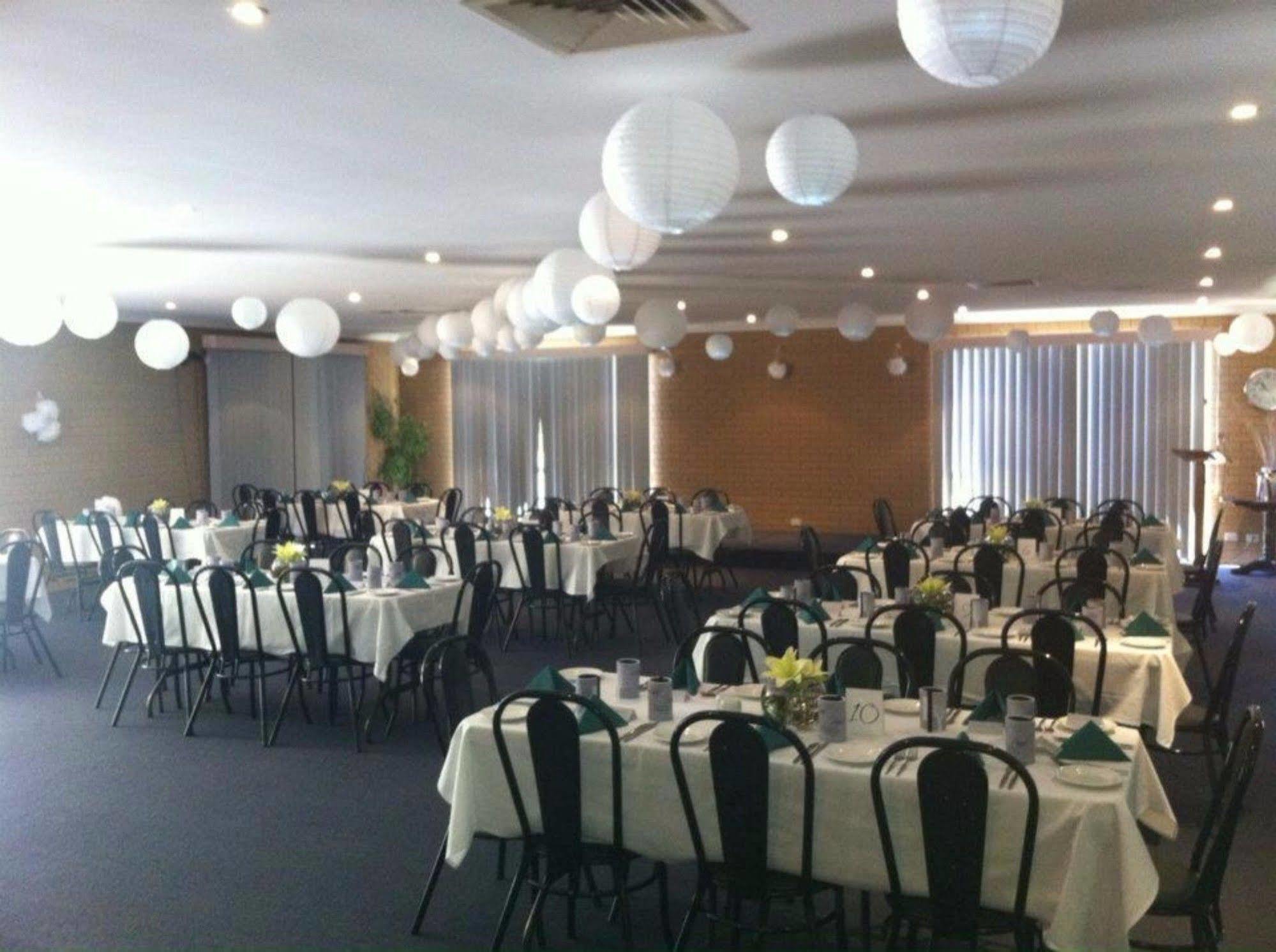 High Country Motor Inn Брайт Екстериор снимка